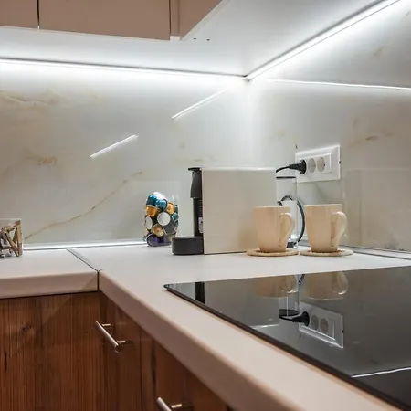 Centre With Sea View Apartment *