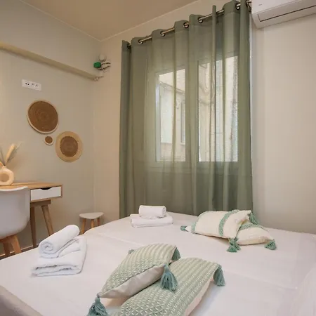 Centre With Sea View Apartment